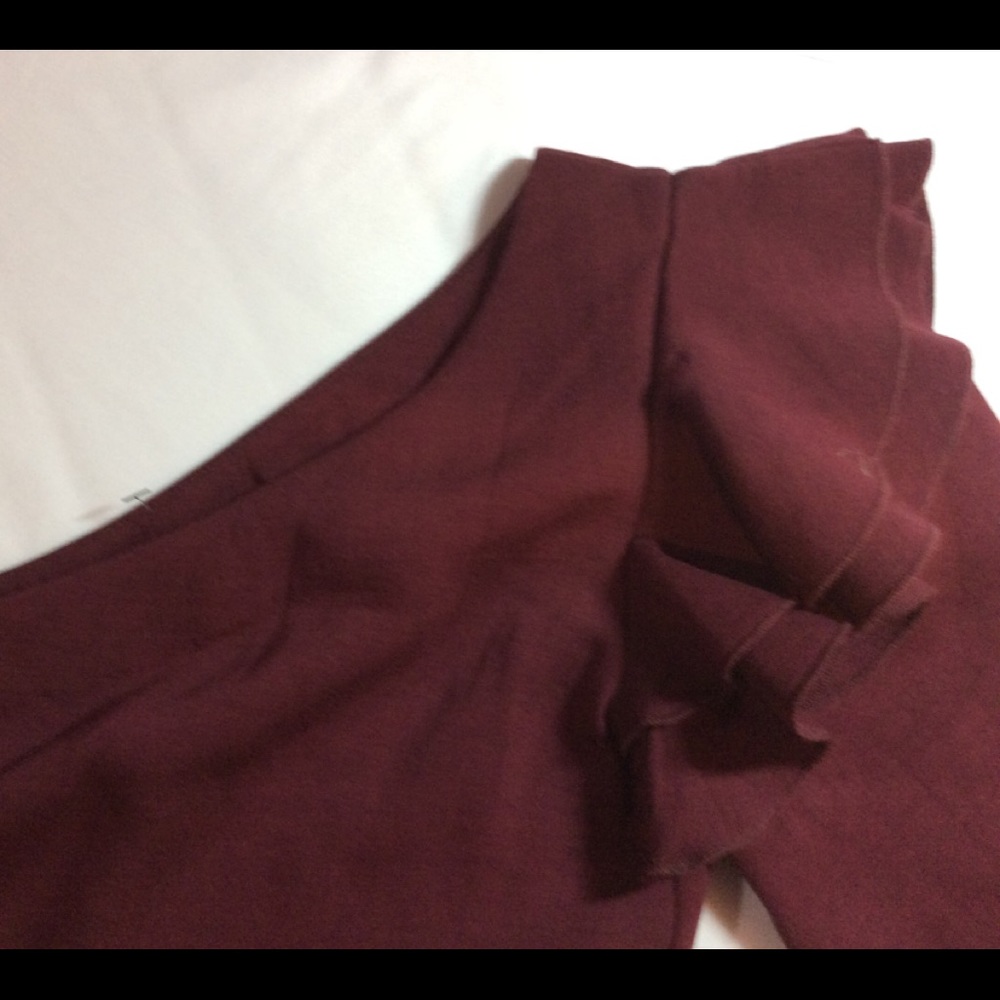 🌲Club Monaco 1 sleeve top. - Picture 6 of 6